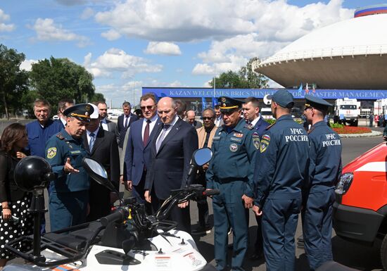 The Meeting of the Heads of BRICS Emergency Agencies. A tour of the fire and rescue equipment. Center: Minister for Civil Defence, Emergencies and Natural Disaster Relief of the Russian Federation Alexander Kurenkov. Location: Russia, Republic of Tatarstan, Kazan. Author: Mikhail Voskresenskiy. Meeting of the Heads of BRICS Emergency Agencies