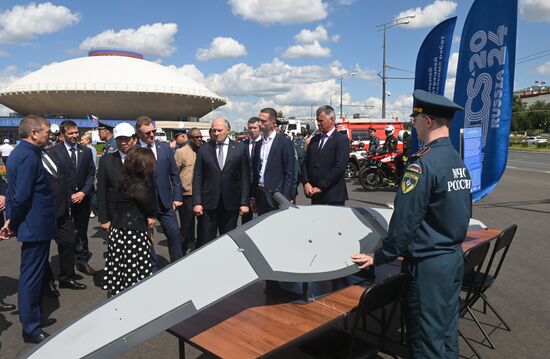 The Meeting of the Heads of BRICS Emergency Agencies. A tour of the fire and rescue equipment. Center, left: Minister for Civil Defence, Emergencies and Natural Disaster Relief of the Russian Federation Alexander Kurenkov. Location: Russia, Republic of Tatarstan, Kazan. Author: Mikhail Voskresenskiy. Meeting of the Heads of BRICS Emergency Agencies