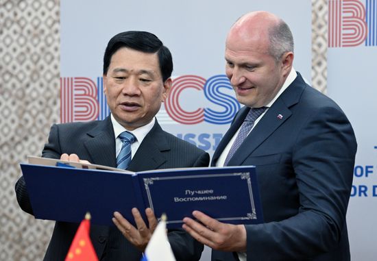 Meeting of the Heads of BRICS Emergency Agencies. Alexander Kurenkov, Minister of Civil Defense, Emergencies and Disaster Relief (EMERCOM); Chinese Minister of Emergency Management Wang Xiangxi, left. Location: Russia, Republic of Tatarstan, Kazan. Author: Maksim Bogodvid. Meeting of the Heads of BRICS Emergency Agencies