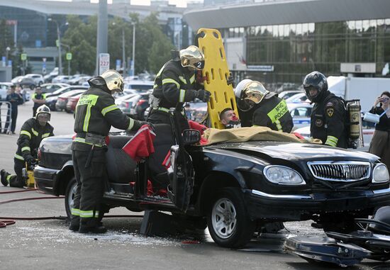 The Meeting of the Heads of BRICS Emergency Agencies. A tour of the fire and rescue equipment exhibition. Exercises to save victims of road traffic accidents. Location: Russia, Republic of Tatarstan, Kazan. Author: Mikhail Voskresenskiy. Meeting of the Heads of BRICS Emergency Agencies