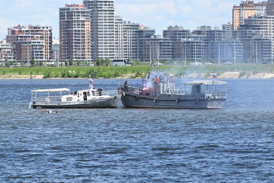 Meeting of the Heads of BRICS Emergency Agencies. An exercise to rescue people on bodies of water using ships and aircraft of the Russian Ministry for Civil Defense, Emergencies and Disaster Relief. Location: Russia, Republic of Tatarstan, Kazan. Author: Mikhail Voskresenskiy. Meeting of the Heads of BRICS Emergency Agencies