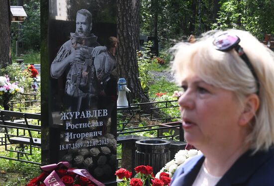 Russia Ukraine Military Operation Journalist Grave Monument