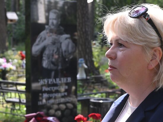 Russia Ukraine Military Operation Journalist Grave Monument
