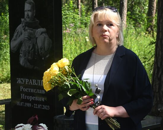 Russia Ukraine Military Operation Journalist Grave Monument