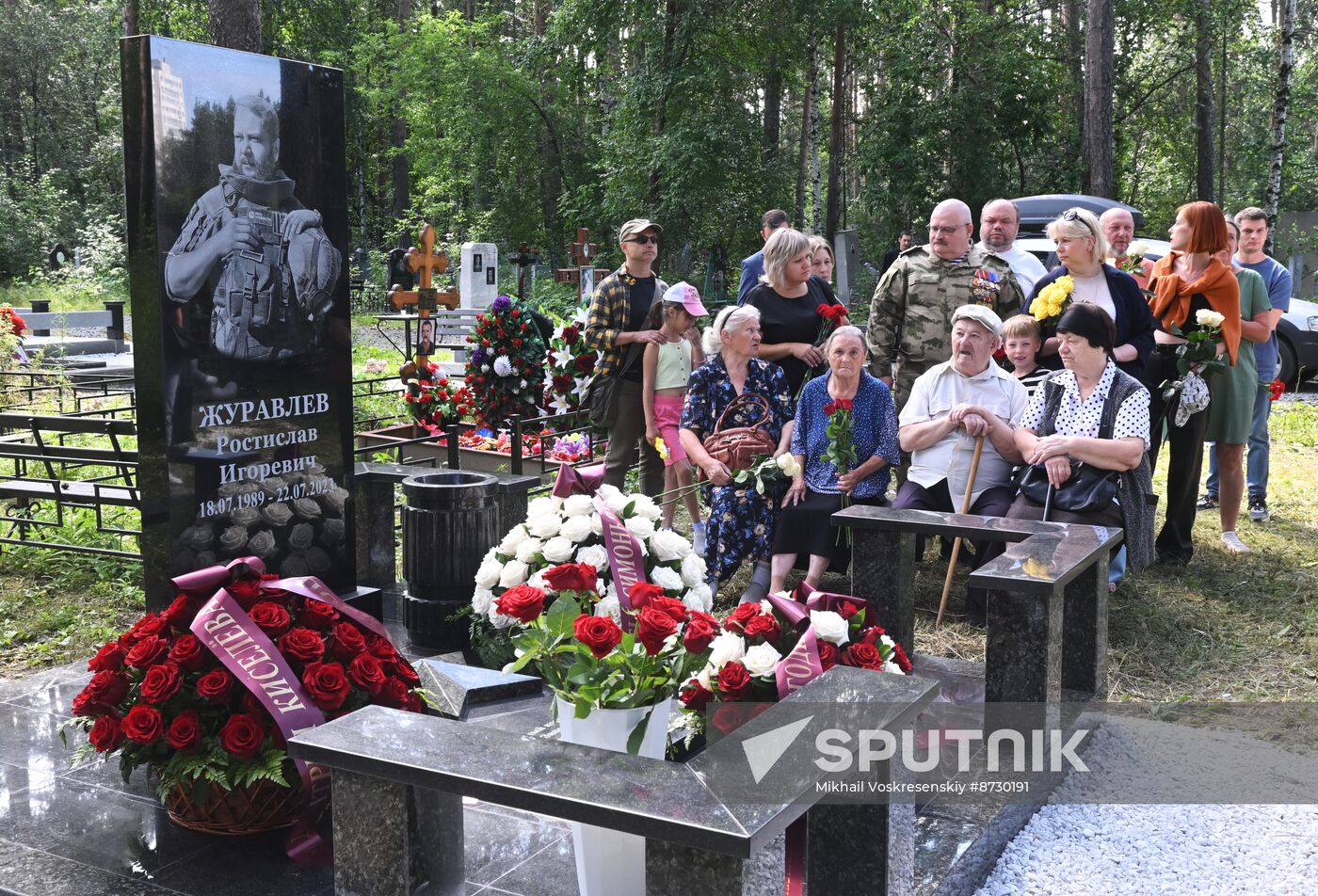 Russia Ukraine Military Operation Journalist Grave Monument