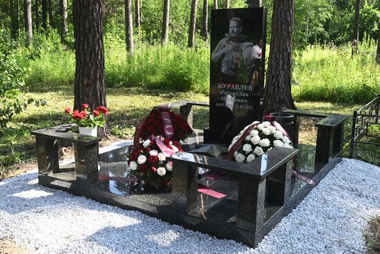 Russia Ukraine Military Operation Journalist Grave Monument