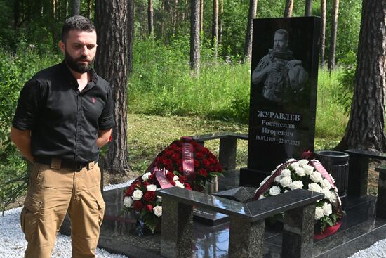 Russia Ukraine Military Operation Journalist Grave Monument