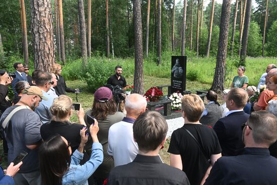 Russia Ukraine Military Operation Journalist Grave Monument
