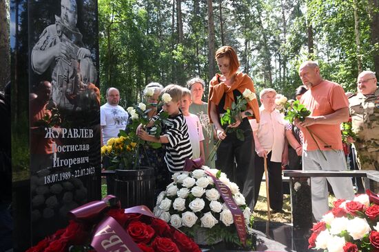Russia Ukraine Military Operation Journalist Grave Monument