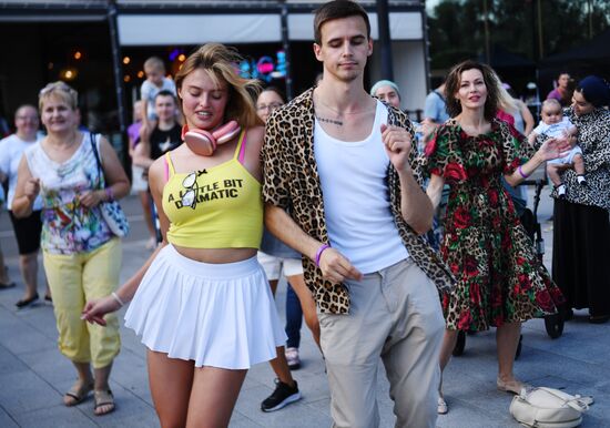Russia Mass Lambada Dancing Flash Mob