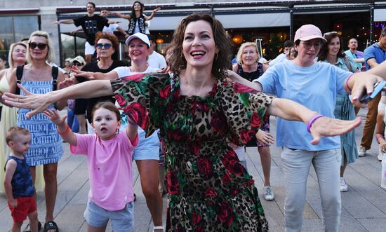 Russia Mass Lambada Dancing Flash Mob