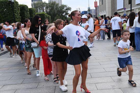 Russia Mass Lambada Dancing Flash Mob