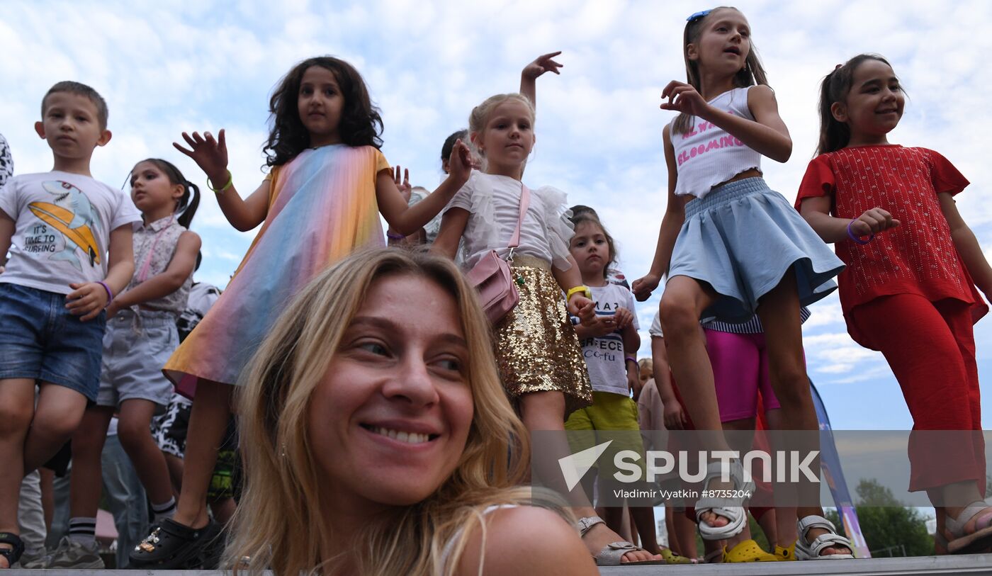 Russia Mass Lambada Dancing Flash Mob
