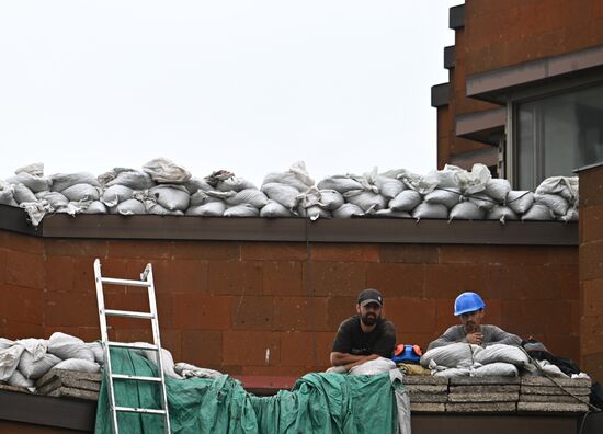 Russia France Embassy Sandbags