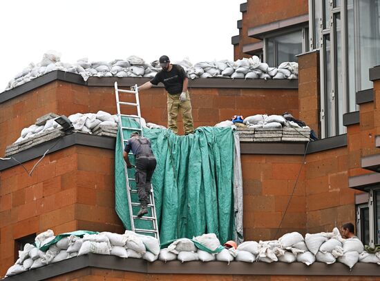 Russia France Embassy Sandbags