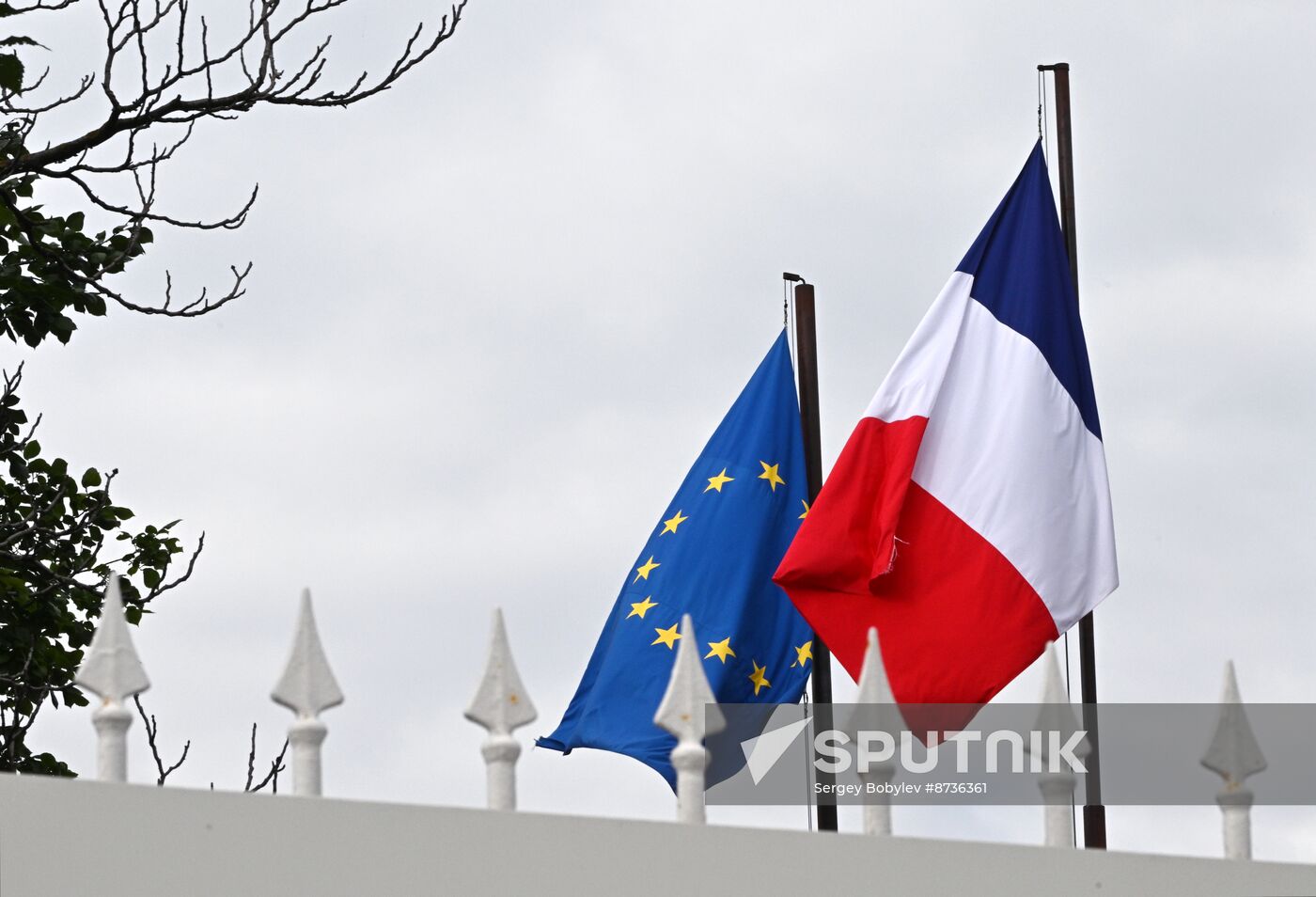 Russia France Embassy Sandbags