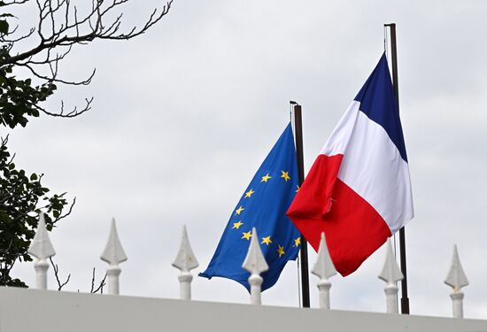 Russia France Embassy Sandbags