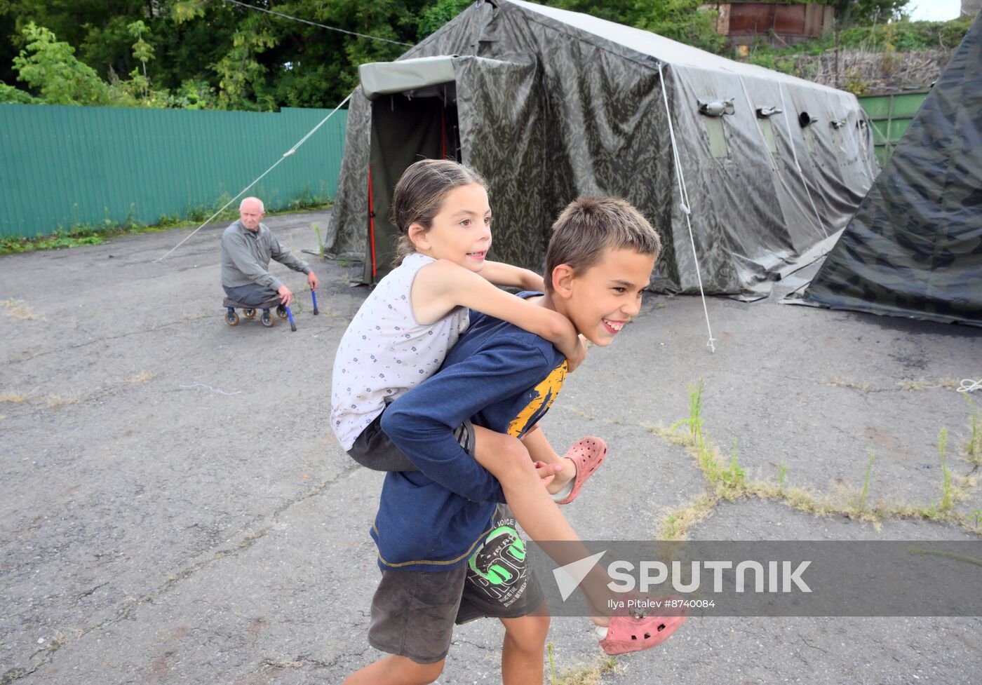 Russia Ukraine Kursk Attack Evacuees