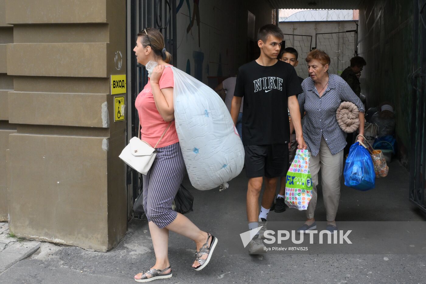Russia Ukraine Kursk Attack Humanitarian Aid