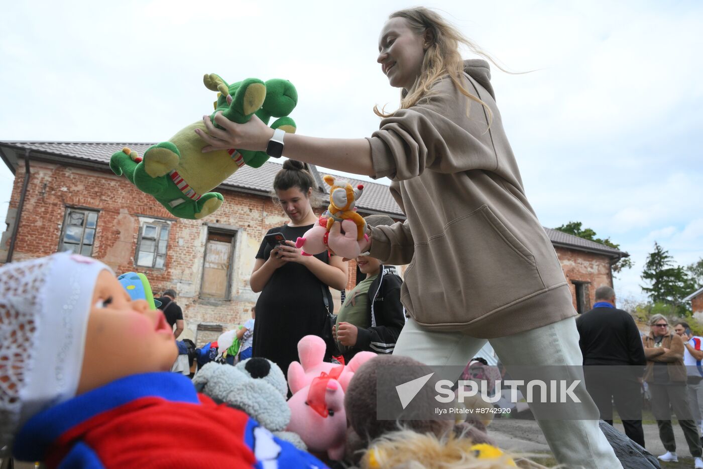 Russia Ukraine Kursk Attack Humanitarian Aid Centre