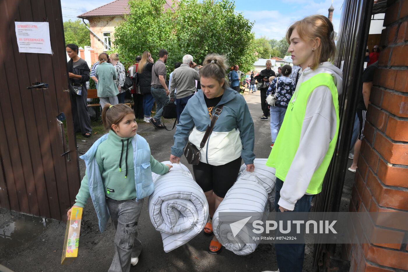 Russia Ukraine Kursk Attack Humanitarian Aid Centre