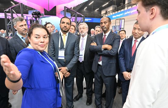 A tour of the hi-tech industrial products manufacturers' exhibition. Center, from left: Omar Ahmed Suwaina Alsuwaidi, Undersecretary of the Ministry of Industry and Advanced Technology of the United Arab Emirates; Marcio Fernando Elias Rosa, Acting Minister of Development, Industry, Trade and Services of the Federative Republic of Brazil; Melaku Alebel, Minister of Industry of the Federal Democratic Republic of Ethiopia. Location: Russia, Nizhny Novgorod. Author: Pelagiya Tikhonova/Sputnik. 8th BRICS Industry Ministers' Meeting