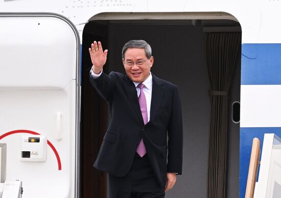 Russia China Premier Arrival