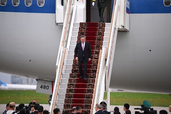 Russia China Premier Arrival