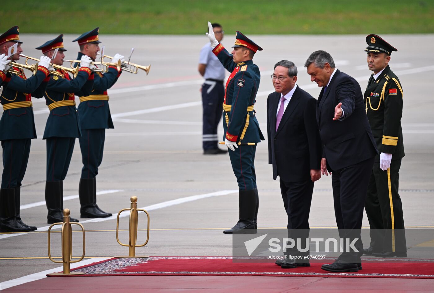 Russia China Premier Arrival