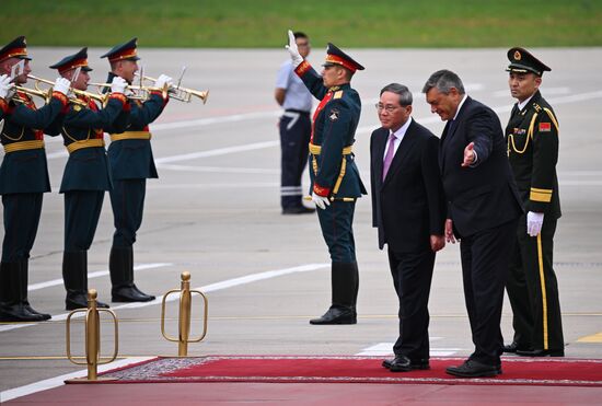 Russia China Premier Arrival