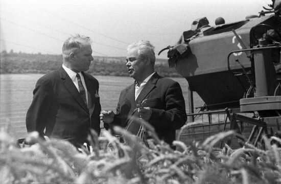 Heroes of Socialist Labor Vasily Remeslo and Alexander Buzitsky