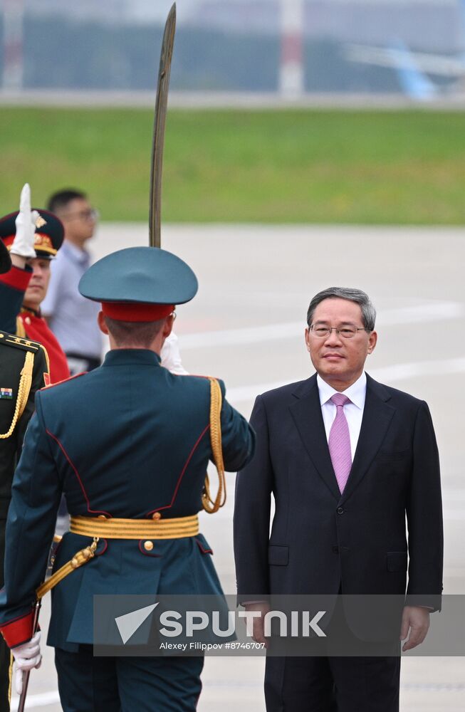 Russia China Premier Arrival