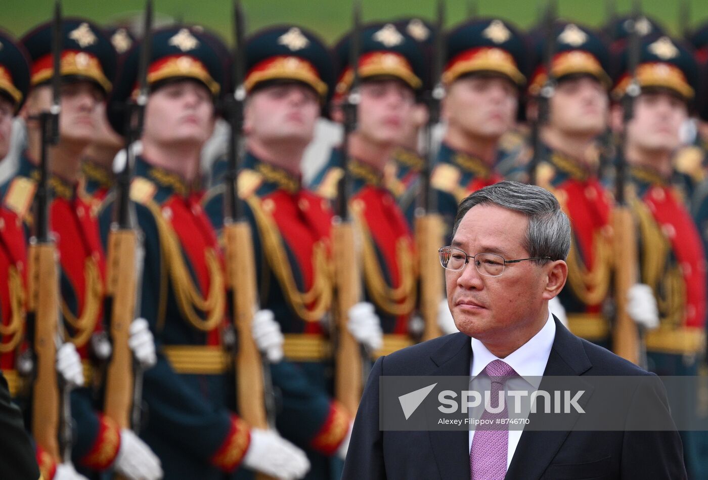 Russia China Premier Arrival