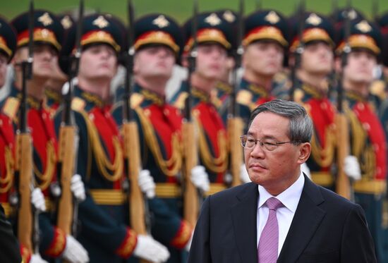 Russia China Premier Arrival