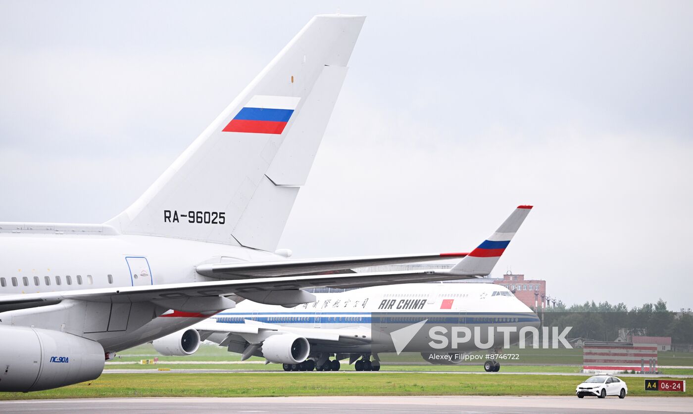 Russia China Premier Arrival