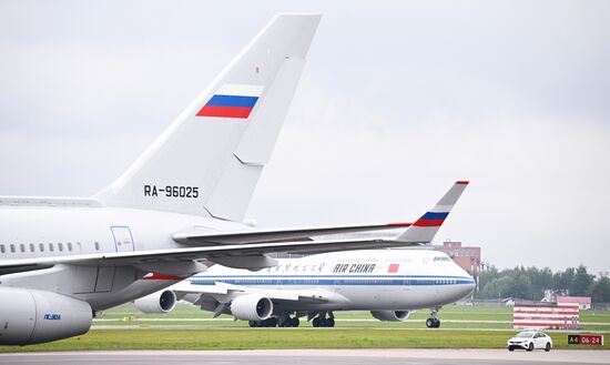 Russia China Premier Arrival