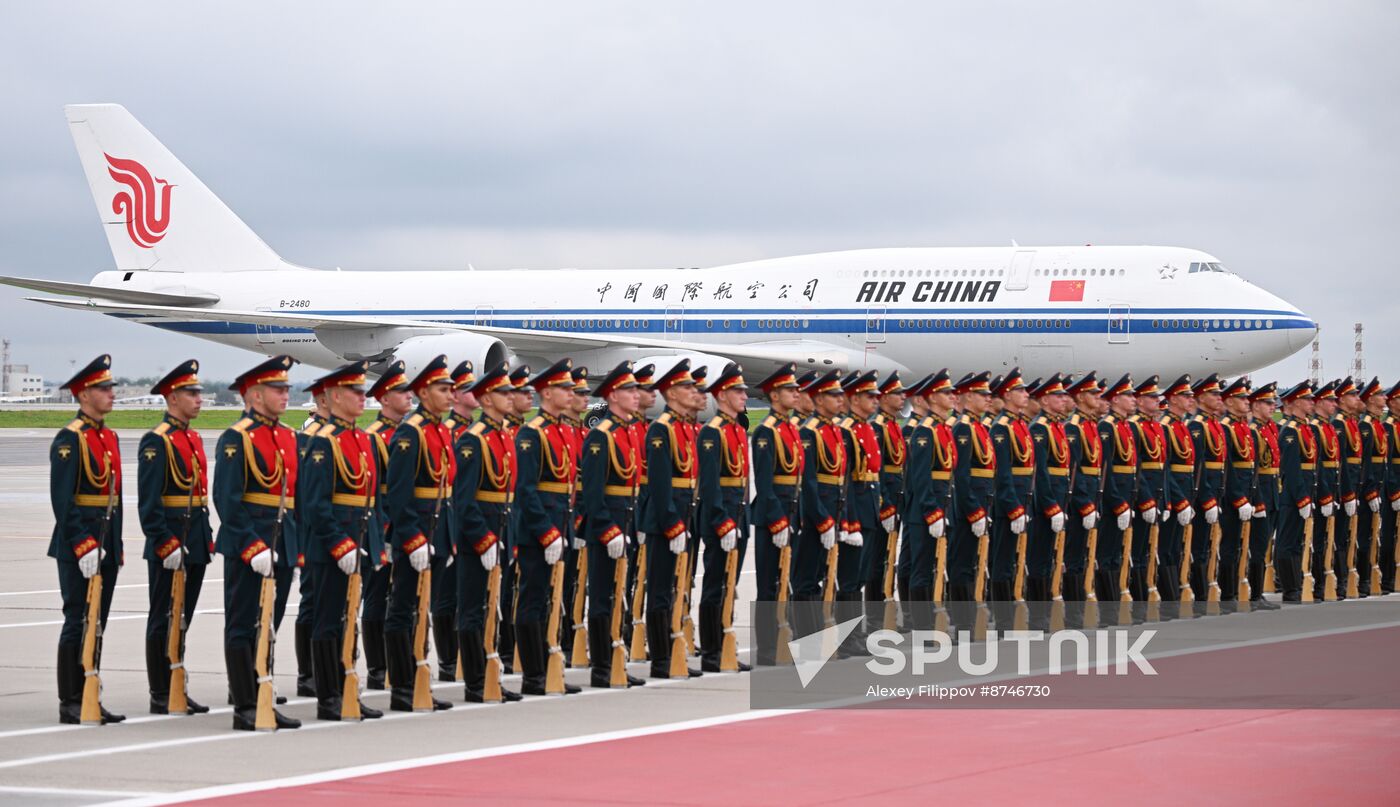 Russia China Premier Arrival