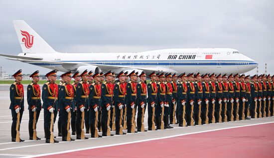 Russia China Premier Arrival