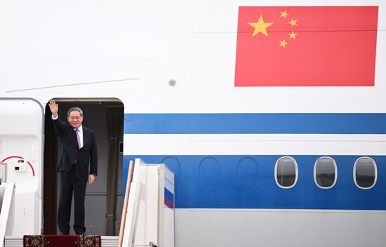 Russia China Premier Arrival