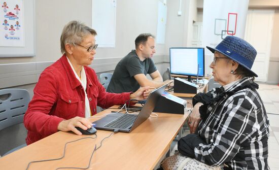 Russia Elections Test Voting