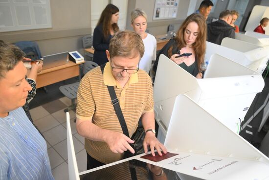 Russia Elections Test Voting