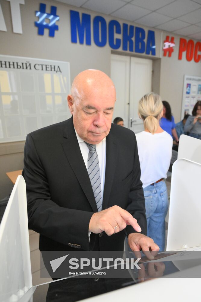 Russia Elections Test Voting