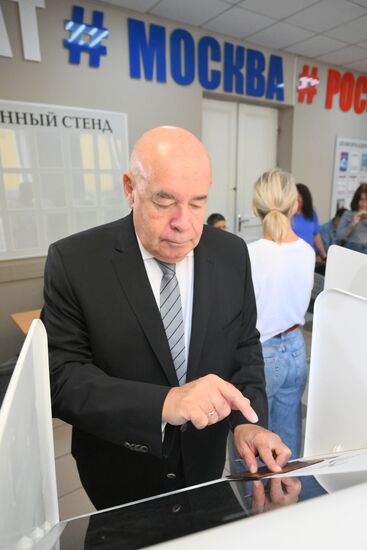 Russia Elections Test Voting