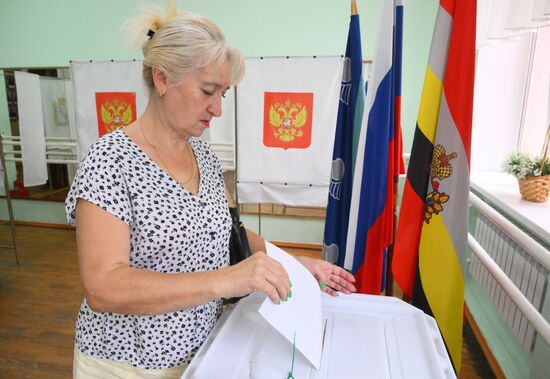 Russia Elections Early Voting