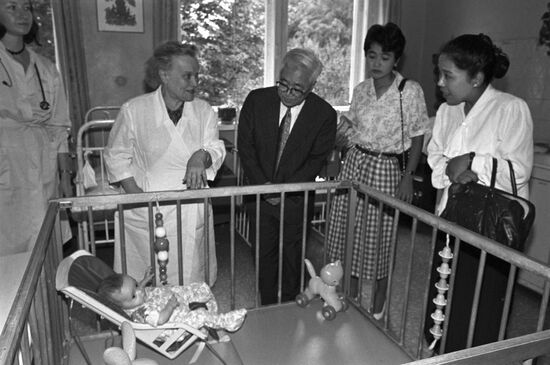 Ceremony to hand over humanitarian aid from Japan to Moscow Children's Hospital No. 6