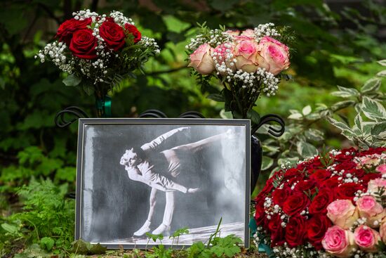 Russia Soviet Figure Skaters Burial