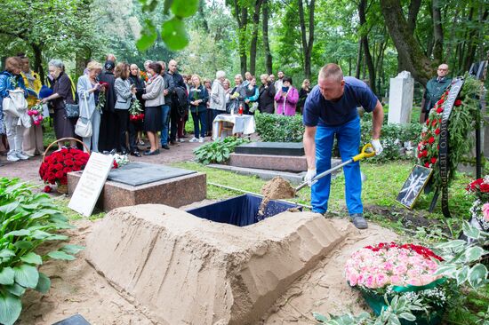 Russia Soviet Figure Skaters Burial