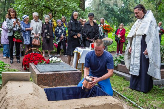 Russia Soviet Figure Skaters Burial