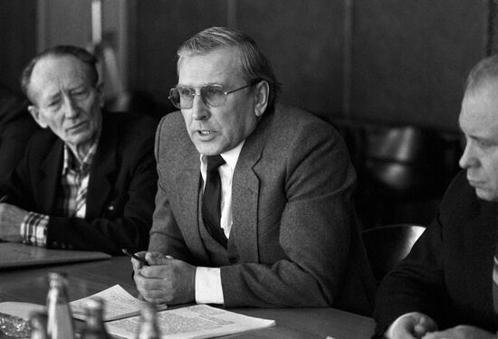 Soviet School: Time for Change round table at Novosti Press Agency