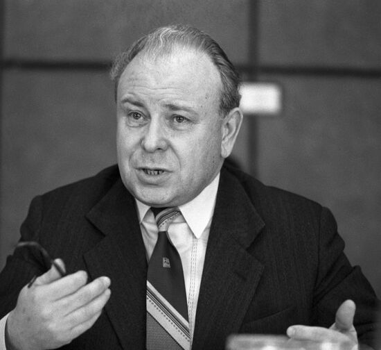 Soviet School: Time for Change round table at Novosti Press Agency